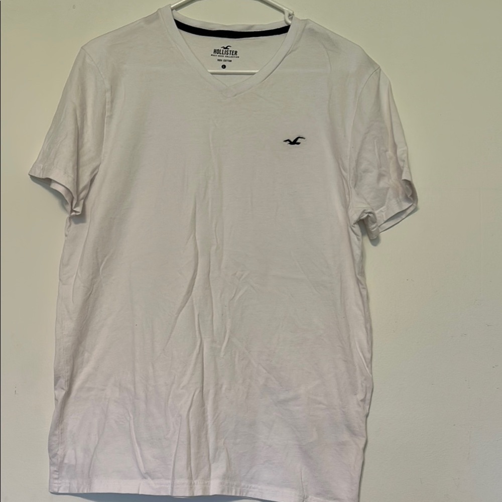 Hollister Men’s V-Neck White T-Shirt – Classic Casual Style Large